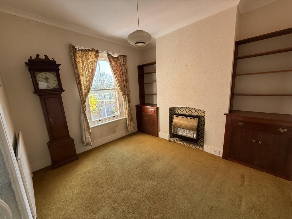 Lot: 153 - SEMI-DETACHED PROPERTY WITH SPECTACULAR WATERSIDE VIEWS, FOR REPAIR AND REFURBISHMENT - General view of dining room